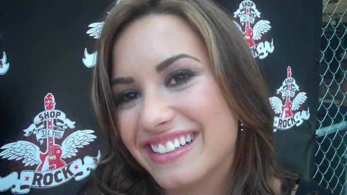 Demi Lovato_ Very Fashionable And  Pretty During An Interview 2970