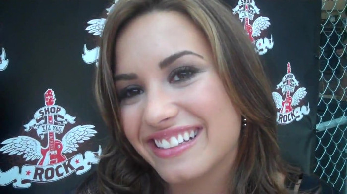Demi Lovato_ Very Fashionable And  Pretty During An Interview 2974