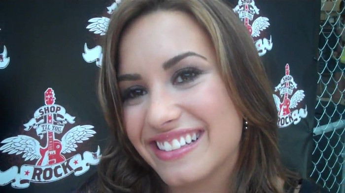 Demi Lovato_ Very Fashionable And  Pretty During An Interview 2977