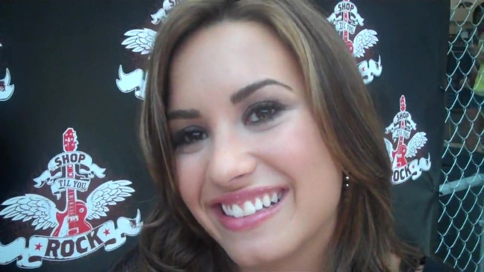 Demi Lovato_ Very Fashionable And  Pretty During An Interview 2979