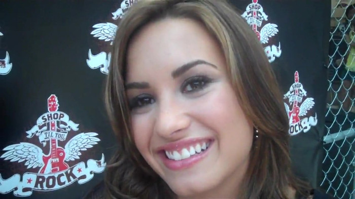 Demi Lovato_ Very Fashionable And  Pretty During An Interview 2981