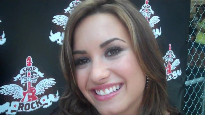 Demi Lovato_ Very Fashionable And  Pretty During An Interview 2986