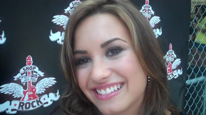 Demi Lovato_ Very Fashionable And  Pretty During An Interview 2988
