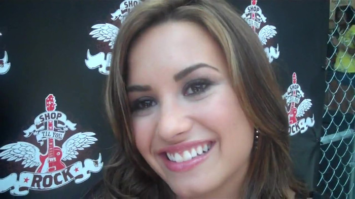Demi Lovato_ Very Fashionable And  Pretty During An Interview 2990