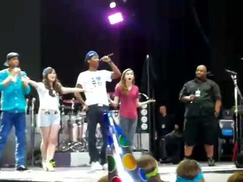 Demi Lovato\'s Entrance at Souncheck 0086 - Demilush - Entrance at Sounchek Part oo1