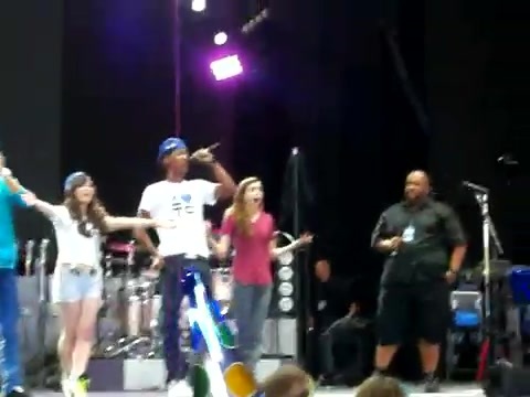 Demi Lovato\'s Entrance at Souncheck 0100