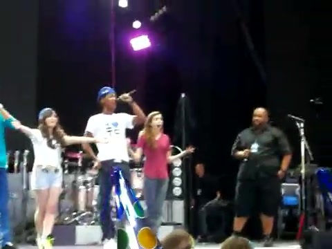 Demi Lovato\'s Entrance at Souncheck 0102