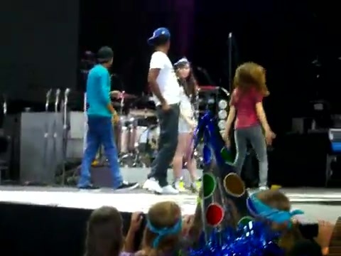 Demi Lovato\'s Entrance at Souncheck 0524