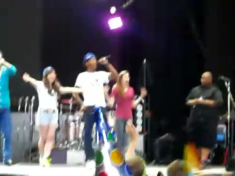 Demi Lovato\'s Entrance at Souncheck 0146