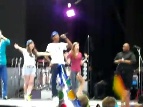 Demi Lovato\'s Entrance at Souncheck 0147