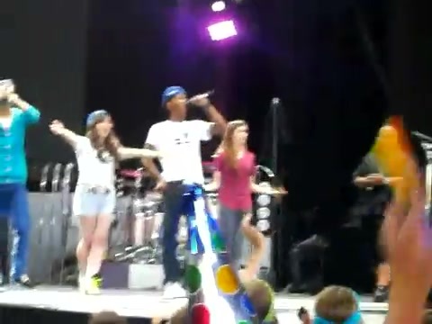 Demi Lovato\'s Entrance at Souncheck 0154 - Demilush - Entrance at Sounchek Part oo1