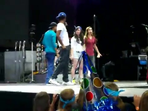 Demi Lovato\'s Entrance at Souncheck 0578