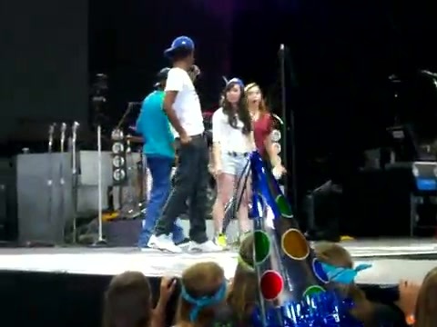 Demi Lovato\'s Entrance at Souncheck 0590