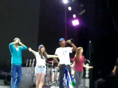 Demi Lovato\'s Entrance at Souncheck 0185 - Demilush - Entrance at Sounchek Part oo1