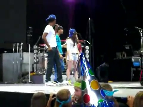 Demi Lovato\'s Entrance at Souncheck 0636