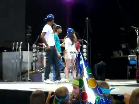 Demi Lovato\'s Entrance at Souncheck 0639