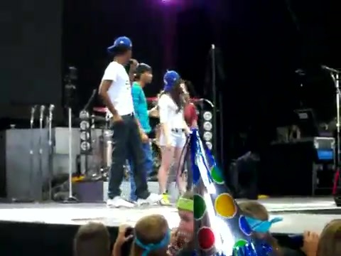 Demi Lovato\'s Entrance at Souncheck 0642