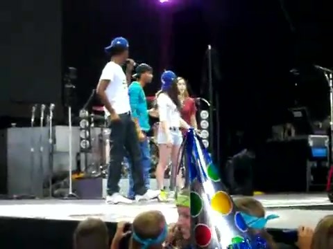 Demi Lovato\'s Entrance at Souncheck 0648