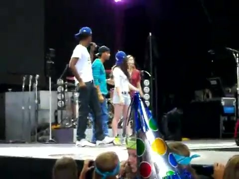 Demi Lovato\'s Entrance at Souncheck 0652