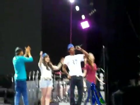 Demi Lovato\'s Entrance at Souncheck 0244 - Demilush - Entrance at Sounchek Part oo1