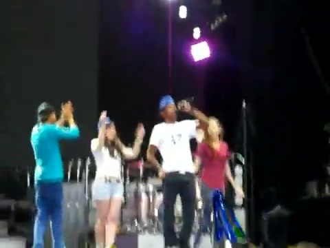 Demi Lovato\'s Entrance at Souncheck 0249 - Demilush - Entrance at Sounchek Part oo1