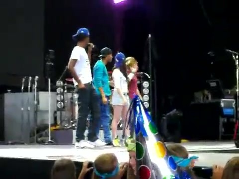 Demi Lovato\'s Entrance at Souncheck 0665
