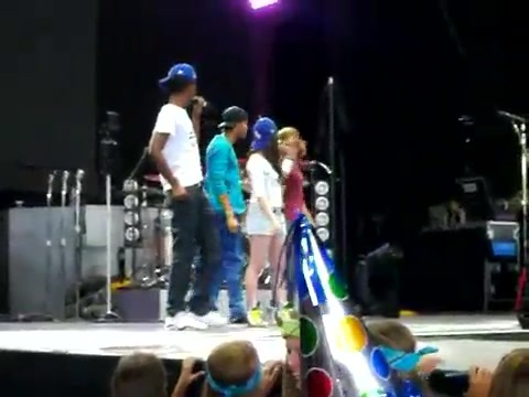 Demi Lovato\'s Entrance at Souncheck 0668