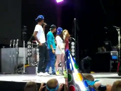 Demi Lovato\'s Entrance at Souncheck 0672