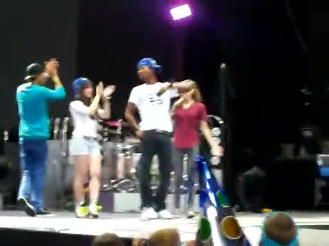Demi Lovato\'s Entrance at Souncheck 0279 - Demilush - Entrance at Sounchek Part oo1