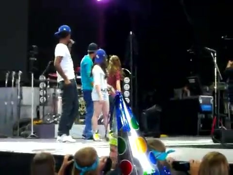 Demi Lovato\'s Entrance at Souncheck 0710