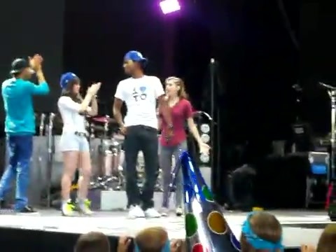 Demi Lovato\'s Entrance at Souncheck 0305 - Demilush - Entrance at Sounchek Part oo1