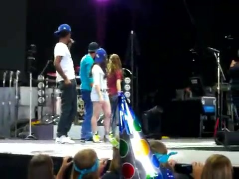 Demi Lovato\'s Entrance at Souncheck 0722