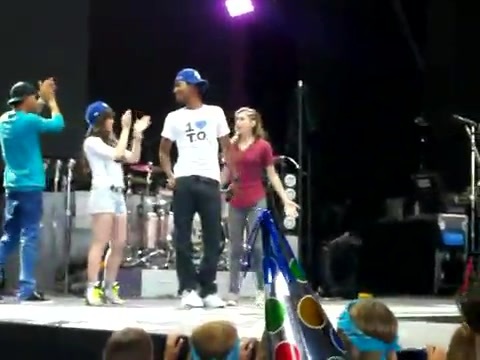 Demi Lovato\'s Entrance at Souncheck 0315 - Demilush - Entrance at Sounchek Part oo1