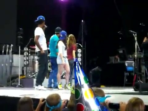 Demi Lovato\'s Entrance at Souncheck 0730 - Demilush - Entrance at Sounchek Part oo2