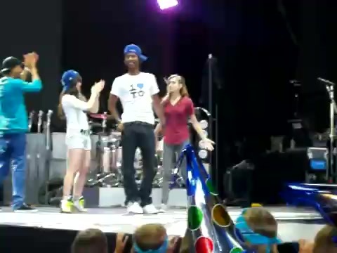 Demi Lovato\'s Entrance at Souncheck 0325