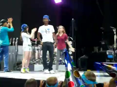 Demi Lovato\'s Entrance at Souncheck 0327