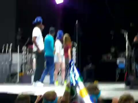 Demi Lovato\'s Entrance at Souncheck 0745
