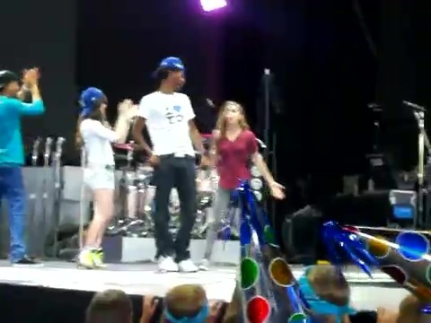 Demi Lovato\'s Entrance at Souncheck 0340