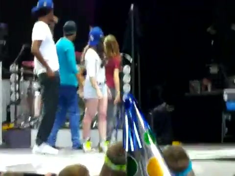 Demi Lovato\'s Entrance at Souncheck 0755