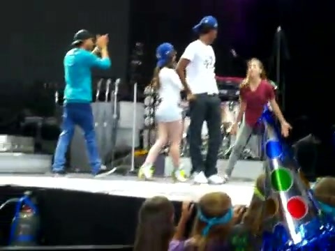 Demi Lovato\'s Entrance at Souncheck 0386