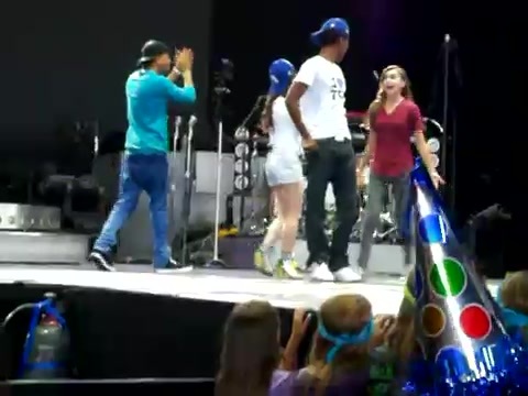 Demi Lovato\'s Entrance at Souncheck 0399