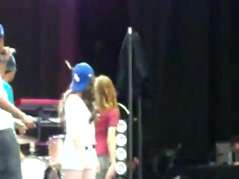 Demi Lovato\'s Entrance at Souncheck 0822