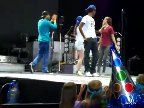 Demi Lovato\'s Entrance at Souncheck 0410