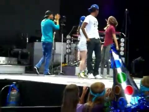 Demi Lovato\'s Entrance at Souncheck 0416