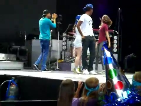 Demi Lovato\'s Entrance at Souncheck 0419