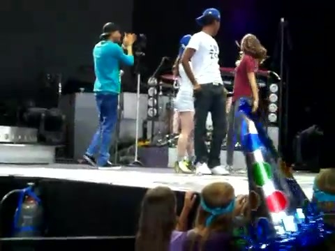 Demi Lovato\'s Entrance at Souncheck 0422