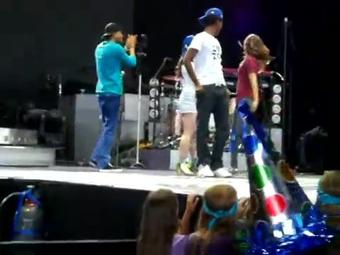 Demi Lovato\'s Entrance at Souncheck 0423