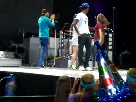 Demi Lovato\'s Entrance at Souncheck 0425