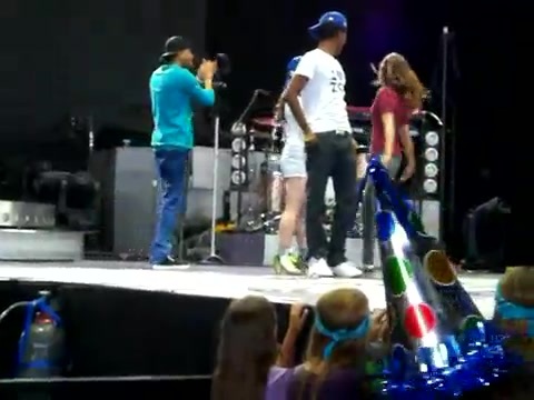 Demi Lovato\'s Entrance at Souncheck 0429