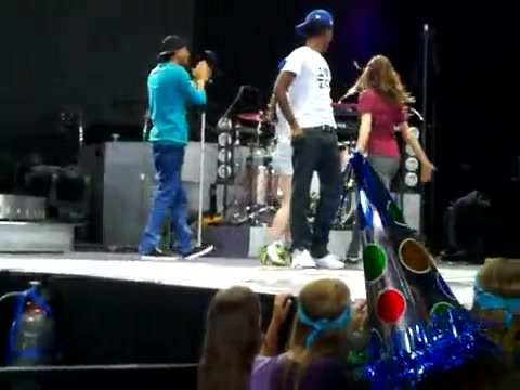 Demi Lovato\'s Entrance at Souncheck 0441